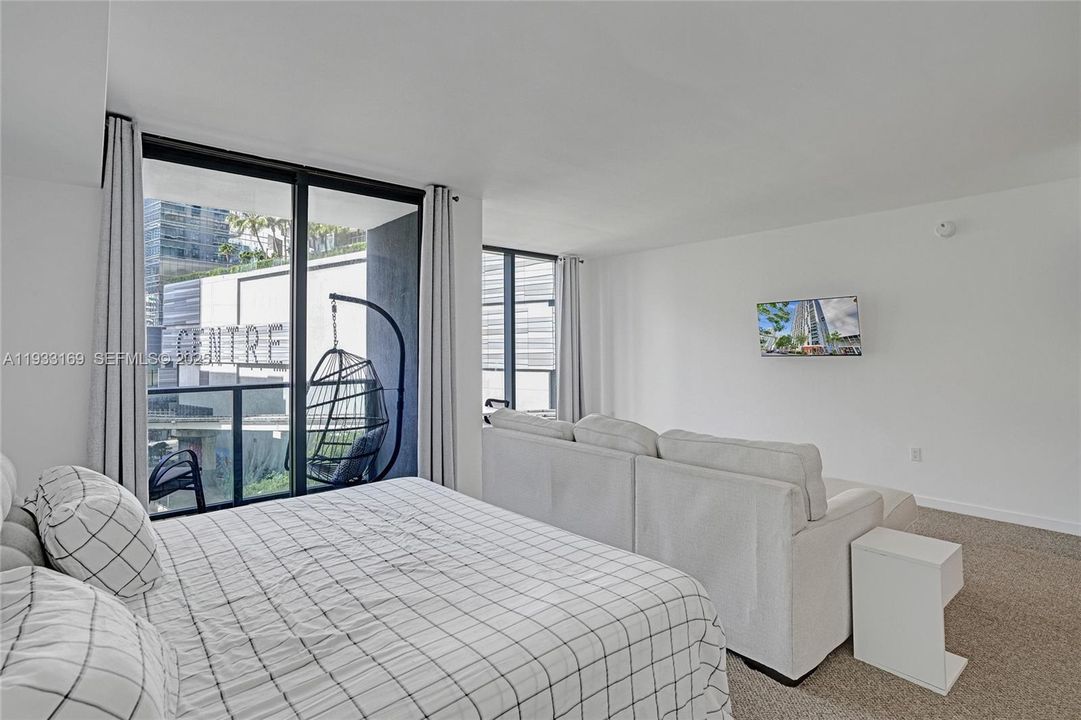 For Sale: $325,000 (0 beds, 1 baths, 545 Square Feet)