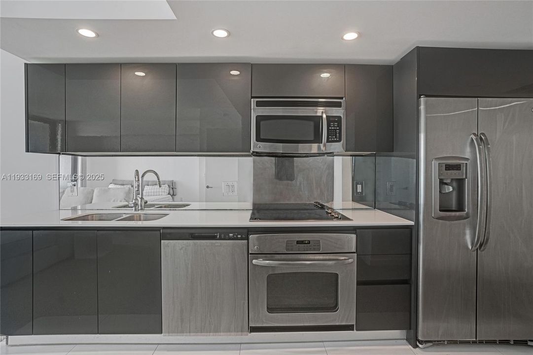 For Sale: $325,000 (0 beds, 1 baths, 545 Square Feet)