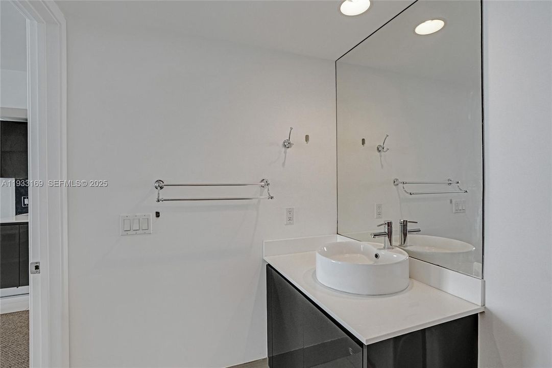 For Sale: $325,000 (0 beds, 1 baths, 545 Square Feet)