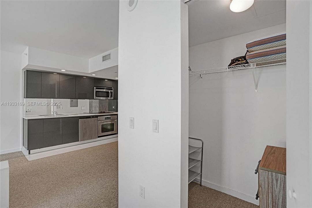 For Sale: $325,000 (0 beds, 1 baths, 545 Square Feet)