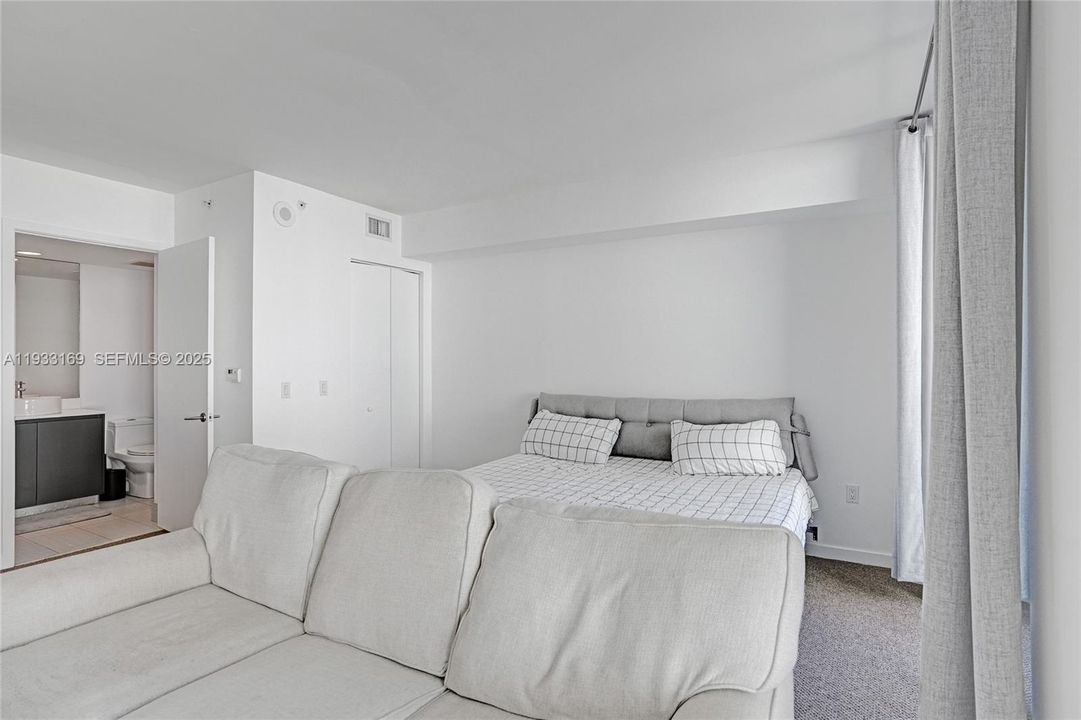 For Sale: $325,000 (0 beds, 1 baths, 545 Square Feet)