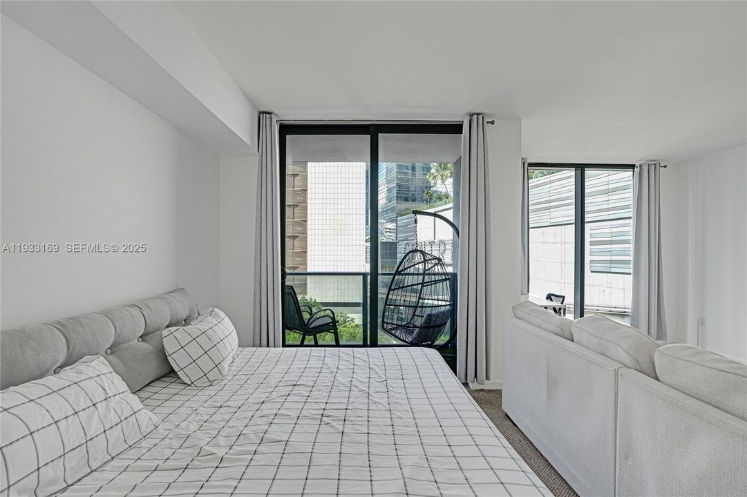 For Sale: $325,000 (0 beds, 1 baths, 545 Square Feet)