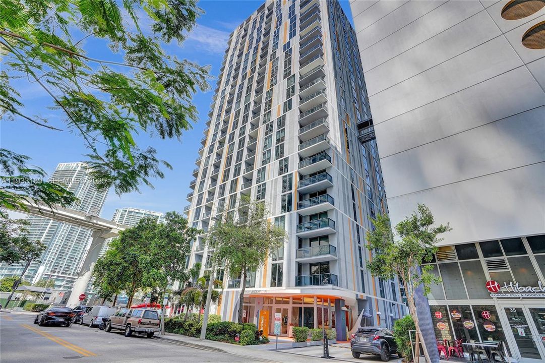 For Sale: $325,000 (0 beds, 1 baths, 545 Square Feet)