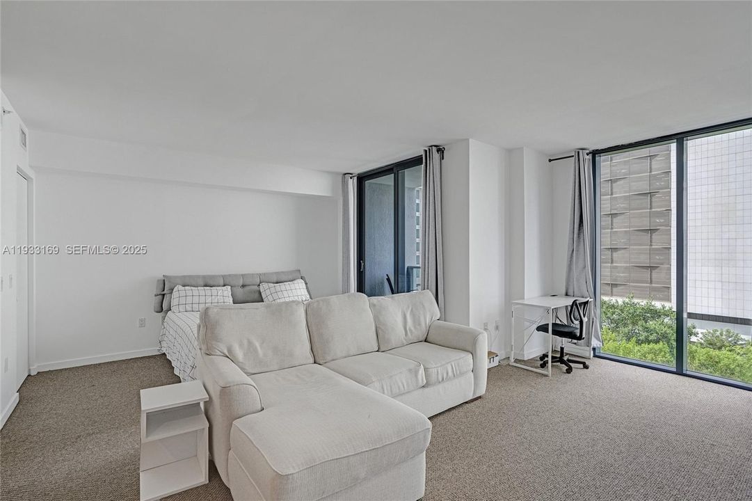 For Sale: $325,000 (0 beds, 1 baths, 545 Square Feet)