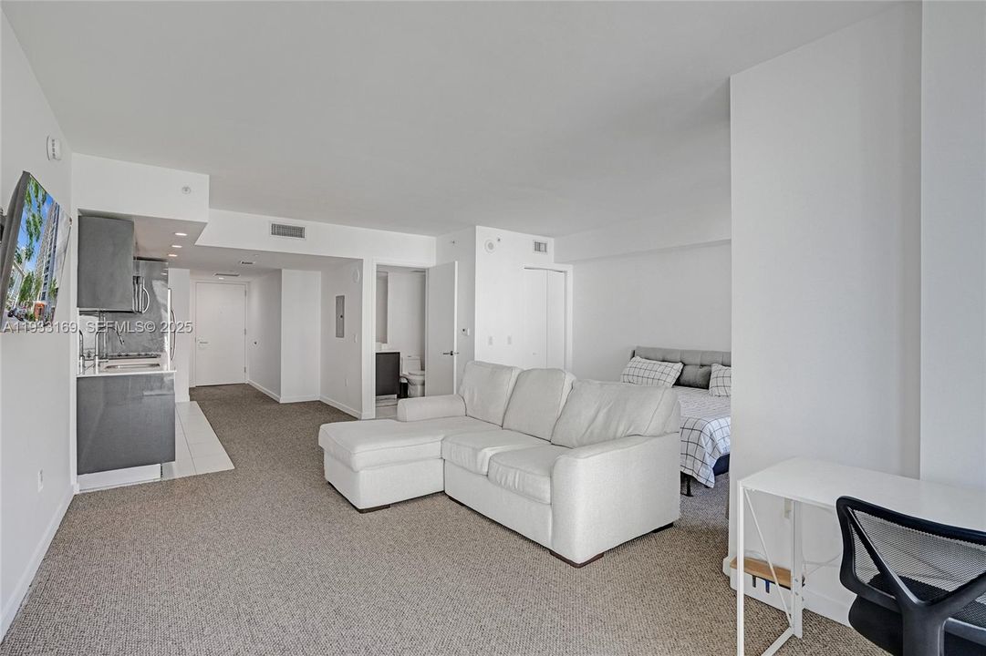 For Sale: $325,000 (0 beds, 1 baths, 545 Square Feet)