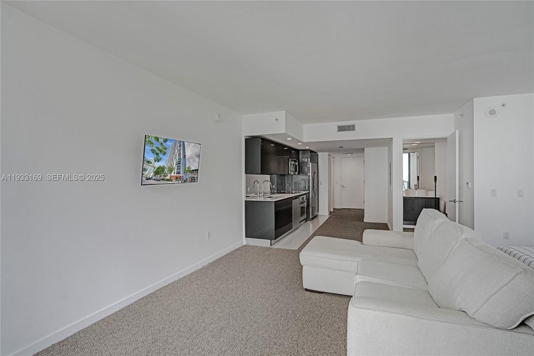 For Sale: $325,000 (0 beds, 1 baths, 545 Square Feet)