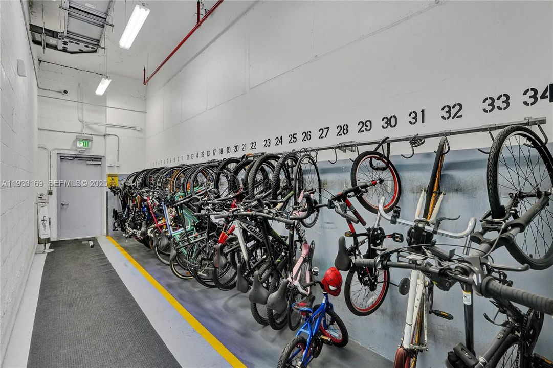 For Sale: $325,000 (0 beds, 1 baths, 545 Square Feet)