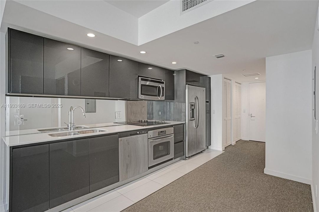 For Sale: $325,000 (0 beds, 1 baths, 545 Square Feet)