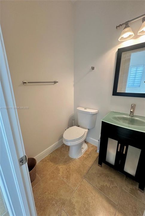 В аренду: $3,900 (4 спален, 2 ванн, 1700 Квадратных фут)