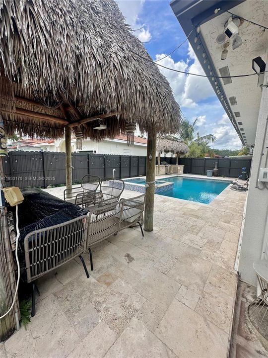 В аренду: $3,900 (4 спален, 2 ванн, 1700 Квадратных фут)