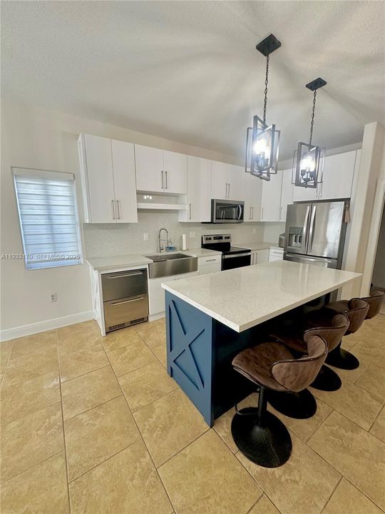 В аренду: $3,900 (4 спален, 2 ванн, 1700 Квадратных фут)