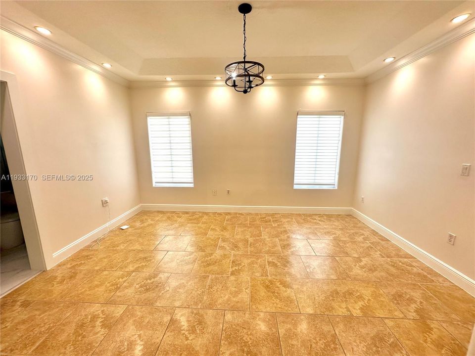 В аренду: $3,900 (4 спален, 2 ванн, 1700 Квадратных фут)