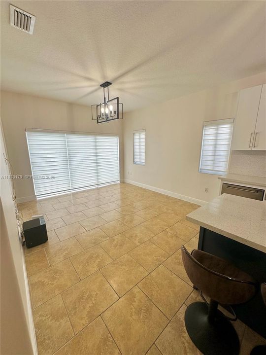 В аренду: $3,900 (4 спален, 2 ванн, 1700 Квадратных фут)