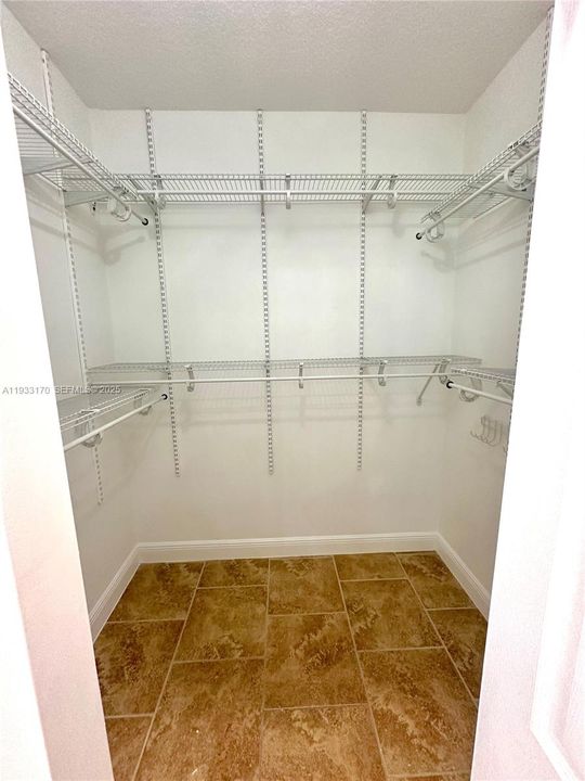 В аренду: $3,900 (4 спален, 2 ванн, 1700 Квадратных фут)