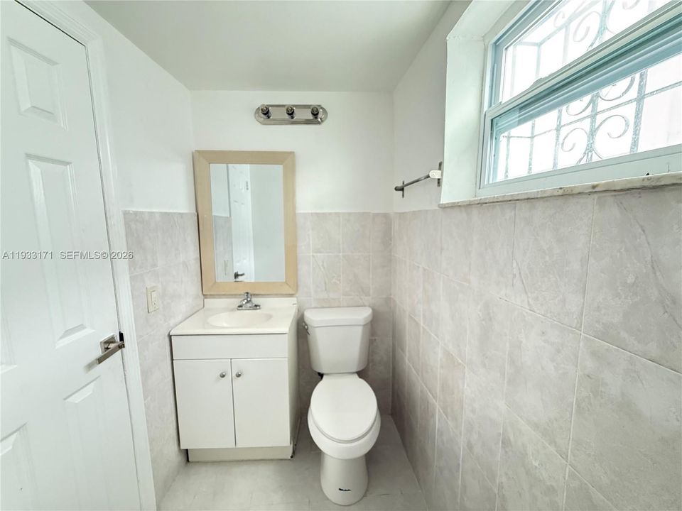 出租: $2,250 (2 贝兹, 2 浴室, 1084 平方英尺)