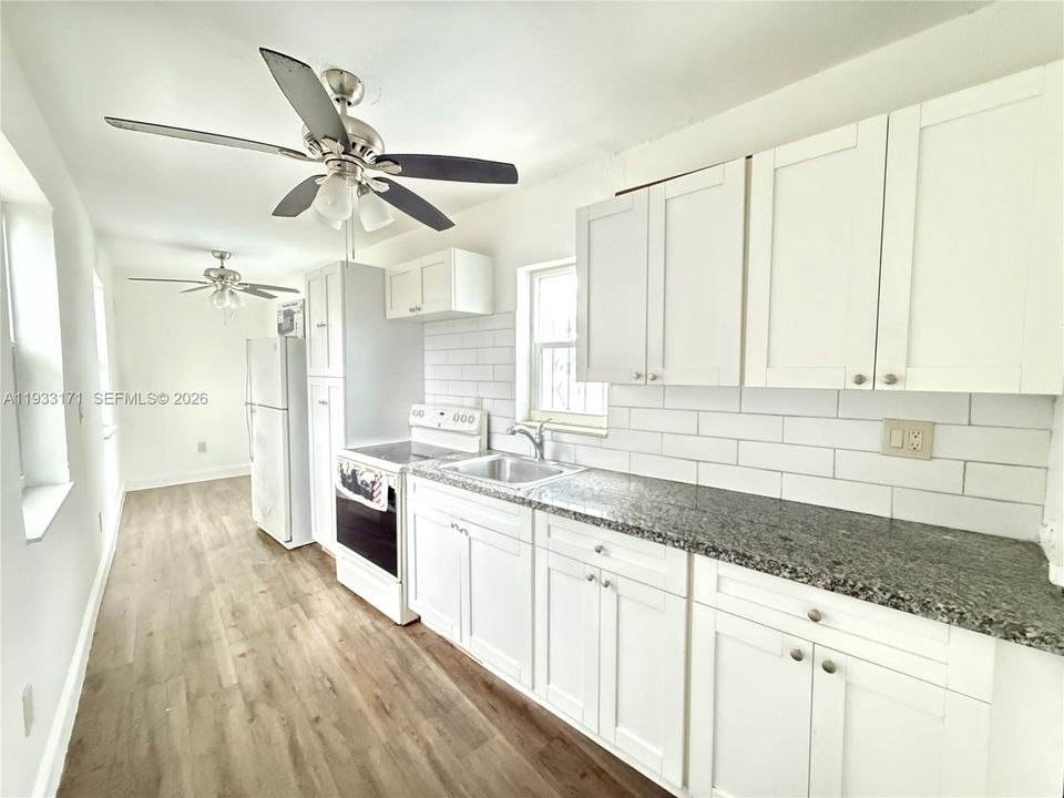 出租: $2,250 (2 贝兹, 2 浴室, 1084 平方英尺)