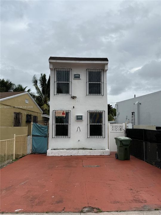 出租: $2,250 (2 贝兹, 2 浴室, 1084 平方英尺)