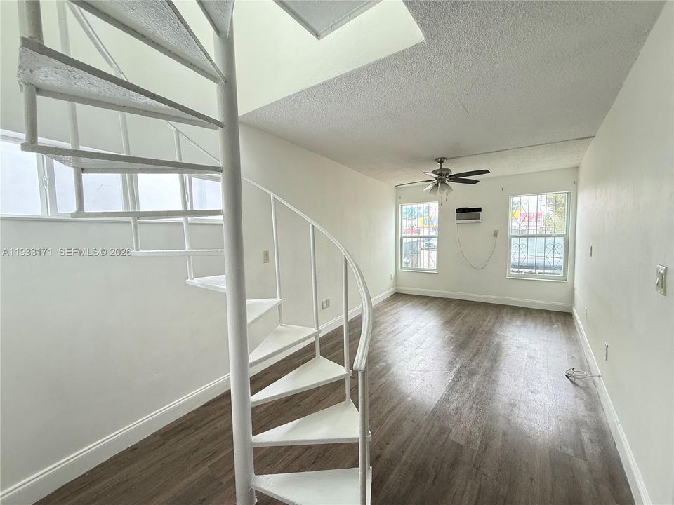 出租: $2,250 (2 贝兹, 2 浴室, 1084 平方英尺)