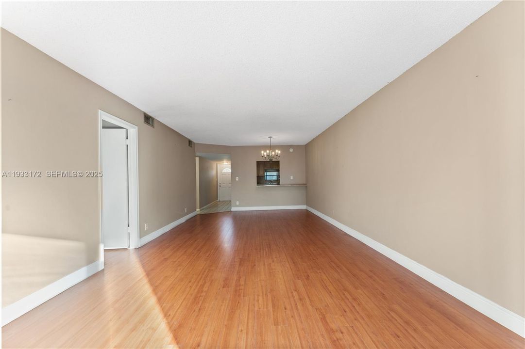 For Sale: $130,000 (2 beds, 2 baths, 1170 Square Feet)