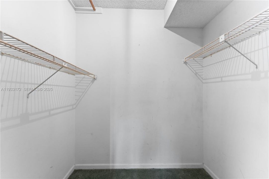 For Sale: $130,000 (2 beds, 2 baths, 1170 Square Feet)