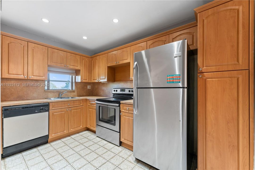 For Sale: $130,000 (2 beds, 2 baths, 1170 Square Feet)