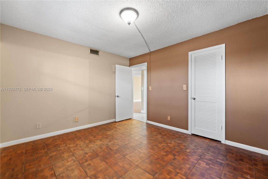 For Sale: $130,000 (2 beds, 2 baths, 1170 Square Feet)
