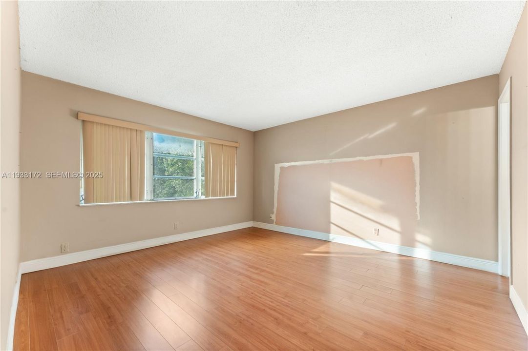 For Sale: $130,000 (2 beds, 2 baths, 1170 Square Feet)