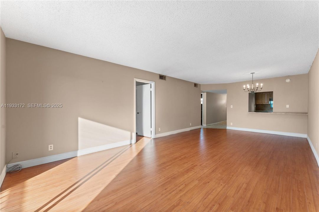 For Sale: $130,000 (2 beds, 2 baths, 1170 Square Feet)