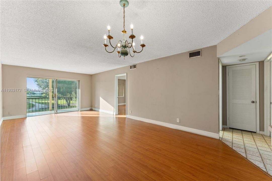 For Sale: $130,000 (2 beds, 2 baths, 1170 Square Feet)