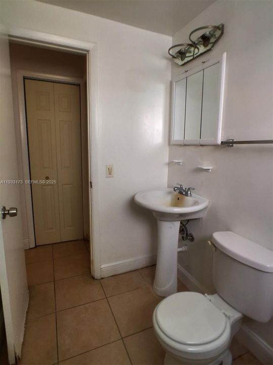 For Rent: $1,650 (0 beds, 1 baths, 409 Square Feet)