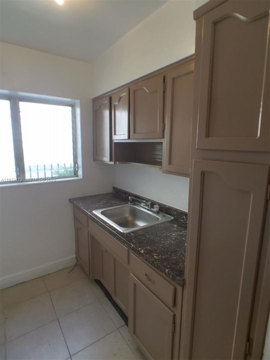 For Rent: $1,650 (0 beds, 1 baths, 409 Square Feet)