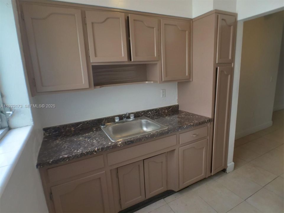For Rent: $1,650 (0 beds, 1 baths, 409 Square Feet)