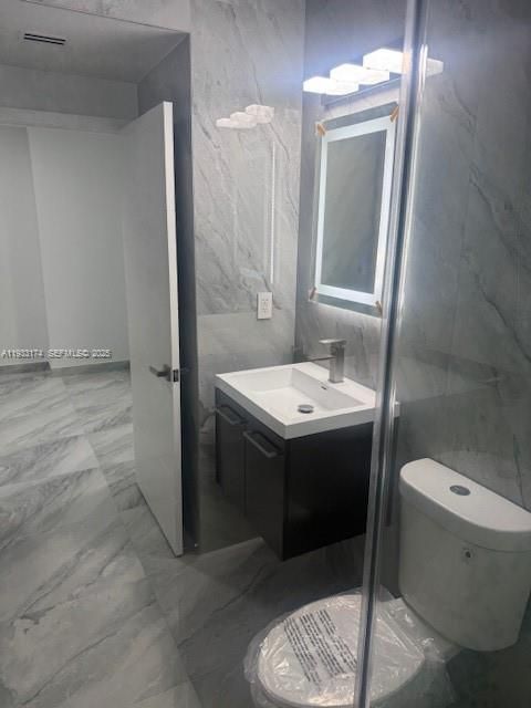 For Rent: $3,200 (2 beds, 1 baths, 850 Square Feet)