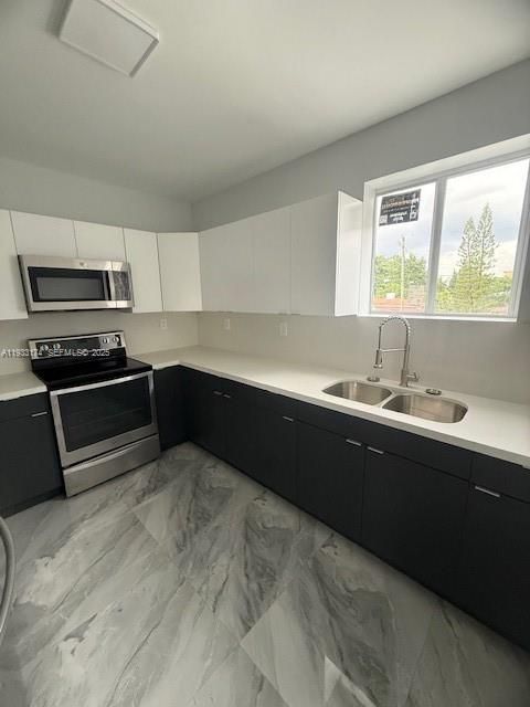 For Rent: $3,200 (2 beds, 1 baths, 850 Square Feet)