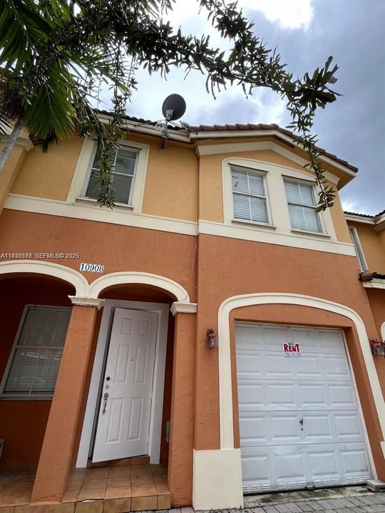 For Rent: $2,750 (4 beds, 2 baths, 1616 Square Feet)