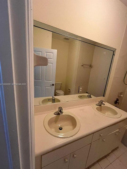 For Rent: $2,750 (4 beds, 2 baths, 1616 Square Feet)