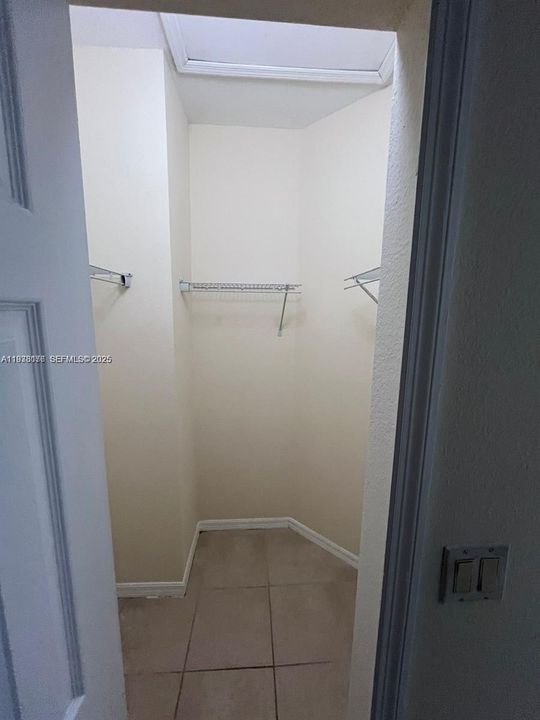 For Rent: $2,750 (4 beds, 2 baths, 1616 Square Feet)