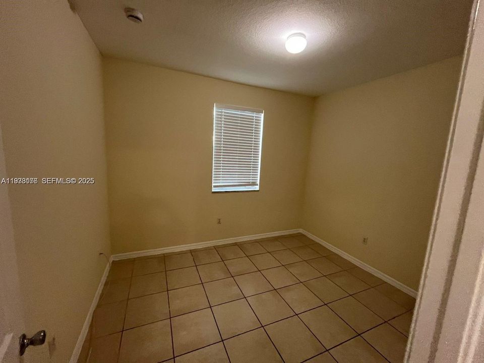 For Rent: $2,750 (4 beds, 2 baths, 1616 Square Feet)