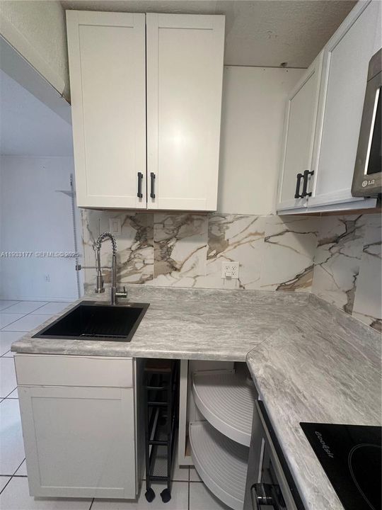 For Rent: $1,350 (1 beds, 1 baths, 2197 Square Feet)