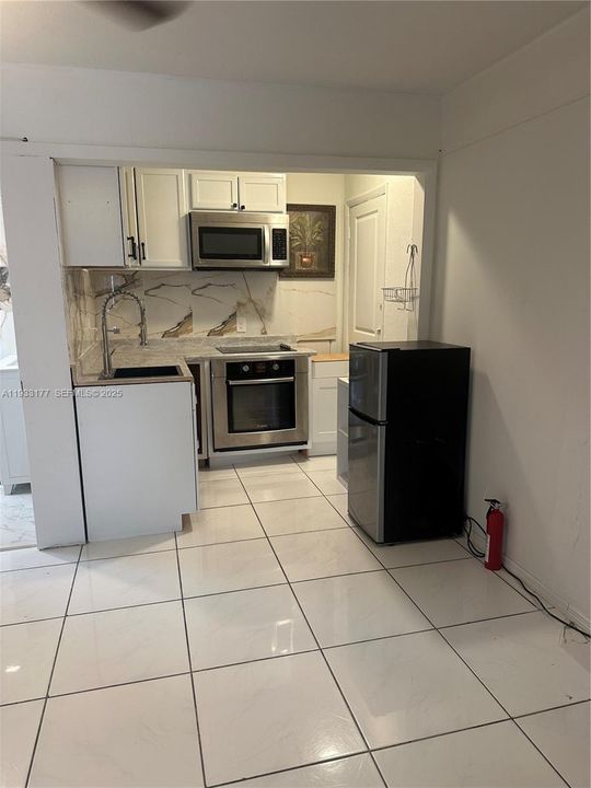 For Rent: $1,350 (1 beds, 1 baths, 2197 Square Feet)