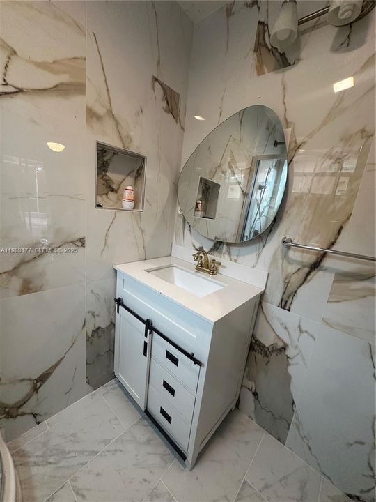 For Rent: $1,350 (1 beds, 1 baths, 2197 Square Feet)