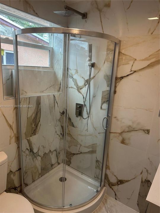 For Rent: $1,350 (1 beds, 1 baths, 2197 Square Feet)