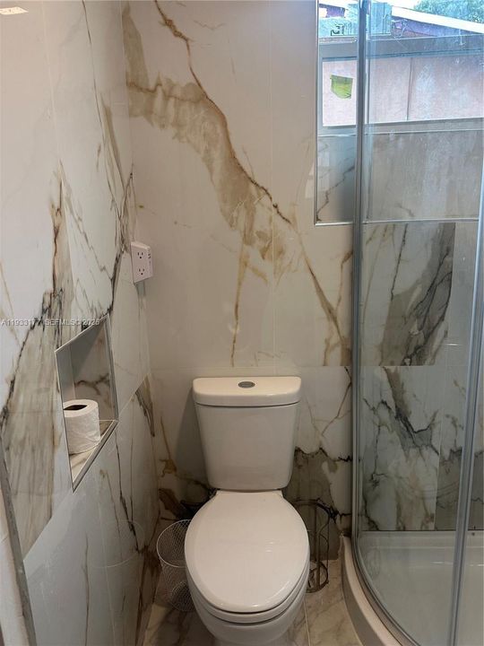 For Rent: $1,350 (1 beds, 1 baths, 2197 Square Feet)