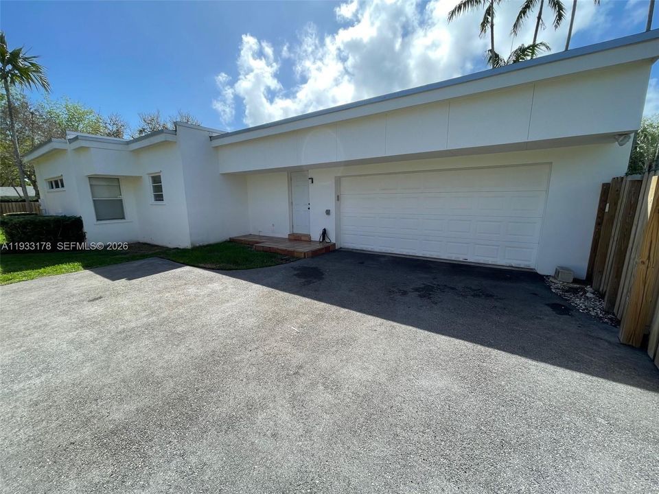 For Sale: $1,219,000 (4 beds, 2 baths, 2596 Square Feet)