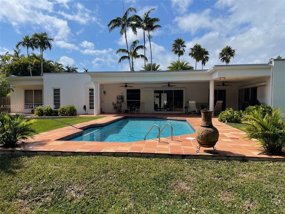 For Sale: $1,219,000 (4 beds, 2 baths, 2596 Square Feet)