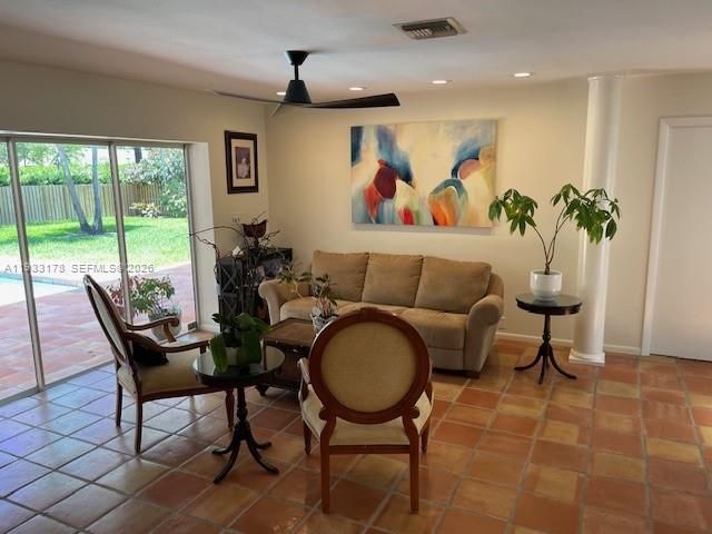 На продажу: $1,375,000 (4 спален, 2 ванн, 2596 Квадратных фут)