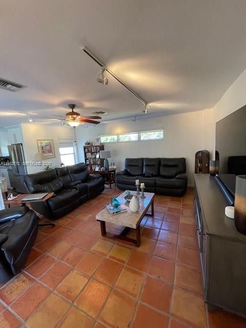 На продажу: $1,375,000 (4 спален, 2 ванн, 2596 Квадратных фут)