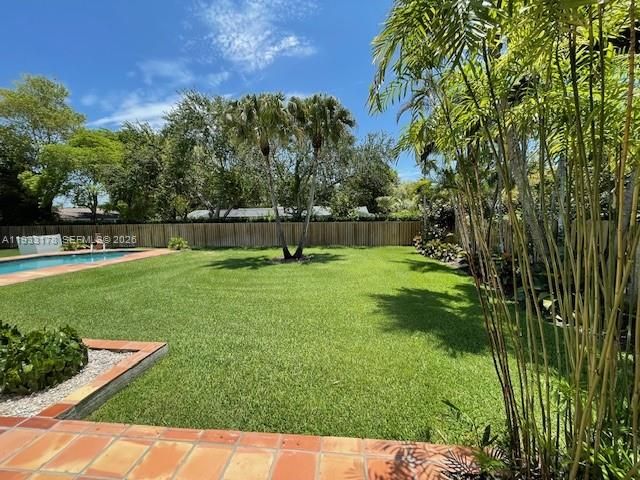 На продажу: $1,375,000 (4 спален, 2 ванн, 2596 Квадратных фут)