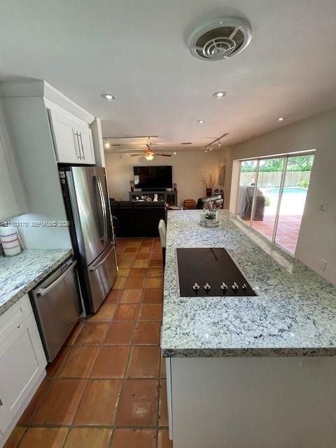 На продажу: $1,375,000 (4 спален, 2 ванн, 2596 Квадратных фут)