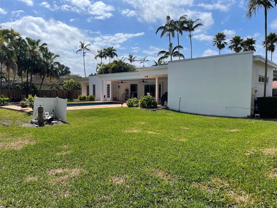 For Sale: $1,219,000 (4 beds, 2 baths, 2596 Square Feet)